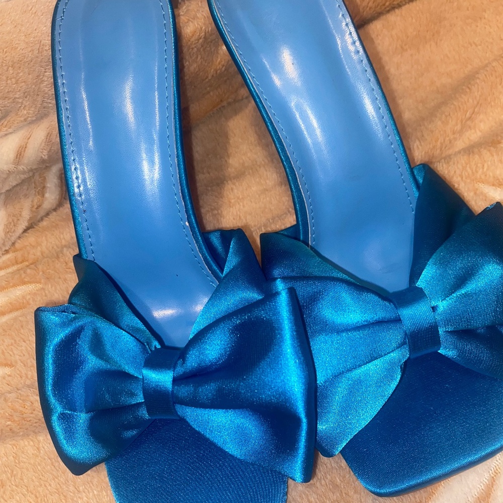 I’m selling new heels